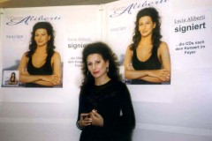 Photo taken by Fan- Lucia Aliberti-during the Berlin International Film Festival-Cinema For Peace-Berlin-Autograph Session-Wolford Fashion :http://www.luciaaliberti.it #luciaaliberti #berlininternationalfilmfestival #cinemaforpeace #berlin #wolfordfashion #autographsession 