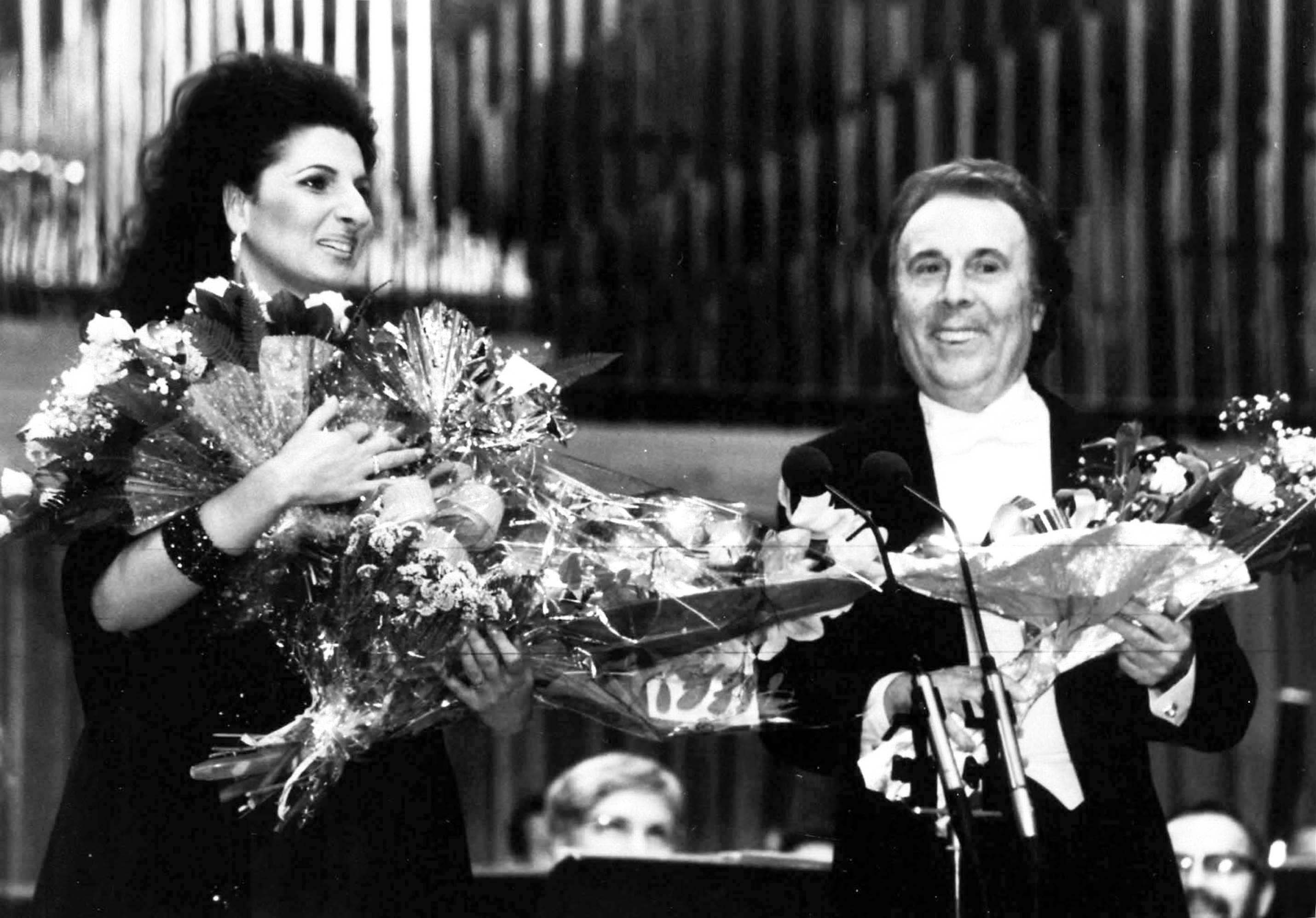 Photo Silvje Hum-Lucia Aliberti with the conductor Anton Guadagno-Vatroslav Lisinski Concert Hall-On Stage-TV Recording-Photo taken from the TV:http://www.luciaaliberti.it #luciaaliberti #antonguadagno #vateoslavlisinskiconcerthall #zagreb #concert #onstage #tvrecording #laperlafashion