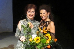 Aliphoto-Lucia Aliberti with the Russian mezzosoprano Vera Egorova-Concert-Theater Regensburg-Regensburg-Back Stage:http://www.luciaaliberti.it #luciaaliberti #veraegorova #theaterregensburg #regensburg #concert #tvportrait #party
