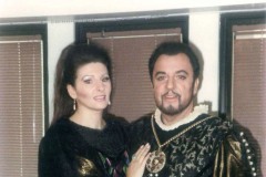 Aliphoto-Lucia Aliberti with the tenor Carlo Bergonzi-Opera-Lucia di Lammermoor-Metropolitan Opera House-New York-Dressing Room⚘:http://www.luciaaliberti.it #luciaaliberti #carlobergonzi #metropolitanoperahouse #newyork #opera #luciadilammermoor #dressingroom #makeupsession