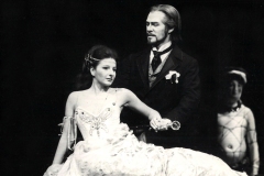 Kranichphoto-Lucia Aliberti with the American bass Samuel Ramey-Opera-Les Contes d'Offmann-Deutsche Oper-Berlin:http://www.luciaaliberti.it #luciaaliberti #samuelramey #deutscheoperberlin #berlin #opera #lescontesdoffman #onstage #tvnews #tvportrait