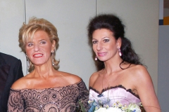 Photo Robert Telsnig-Lucia Aliberti with the Greek mezzosoprano Agnes Baltsa-Stadthalle-Charity Concert-Aids Gala-Villach-Back stage-Escada Fashion:http://www.luciaaliberti.it #luciaaliberti #agnesbaltsa #stadthalle #villach #aidsgala #charityconcert #escadafashion #tvnews #tvportrait