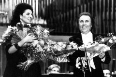 Photo Silvje Hum-Lucia Aliberti with the conductor Anton Guadagno-Vatroslav Lisinski Concert Hall-On Stage-TV Recording-Photo taken from the TV:http://www.luciaaliberti.it #luciaaliberti #antonguadagno #vateoslavlisinskiconcerthall #zagreb #concert #onstage #tvrecording #laperlafashion