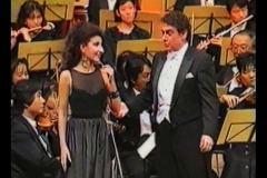 Photo taken from the TV-Lucia Aliberti with the Spanish tenor Placido Domingo-Seoul Arts Center-Concert Hall-Seoul-Special Gala Concert-Korea Tour-Live TV Recording-La Perla Fashion:http://www.luciaaliberti.it #luciaaliberti #placidodomingo #seoulartscenter #concerthall #seoul #galaconcert #koreatour #livetvrecording #laperlafashion