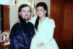 Aliphoto-Lucia Aliberti with the Croatian bass-baritone Giorgio Surian-Teatro alla Scala-Opera-I Capuleti e I Montecchi-Milan-Dressing Room-Makeup Session:http://www.luciaaliberti.it #luciaaliberti #giorgiosurian #teatroallascala #milan #icapuletieimontecchi #opera #dressingroom #makeupsession #tvportrait #video