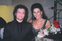 Aliphoto-Lucia Aliberti with the Maltese conductor Brian Schembri-Special Gala Concert-Teatro Manoel-Malta-Back Stage-Escada Fashion:http://www.luciaaliberti.it #luciaaliberti #brianschembri #teatromanoel #malta #concert #tvportrait #dressingroom #escadafashion