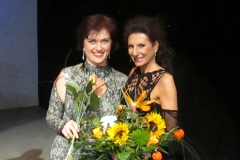 Aliphoto-Lucia Aliberti with the Russian mezzosoprano Vera Egorova-Concert-Theater Regensburg-Regensburg-Back Stage:http://www.luciaaliberti.it #luciaaliberti #veraegorova #theaterregensburg #regensburg #concert #tvportrait #party