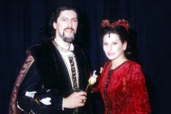 Kranichphoto-Lucia Aliberti with the Armenian bass Arutjun Kotchinian-Opera-Anna Bolena-Deutsche Oper-Berlin-Back Stage:http://www.luciaaliberti.it #luciaaliberti #arutjunkotchinian #deutscheoperberlin #berlin #annabolena #opera #onstage