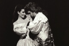 Kranichphoto-Lucia Aliberti with the French tenor Roberto Alagna-Deutsche Oper Berlin-Berlin-Opera-Lucia di Lammermoor-On Stage:http://www.luciaaliberti.it #luciaaliberti #robertoalagna #deutscheoperberlin #berlin #luciadilammermoor #opera #onstage #tvnews #tvportrait