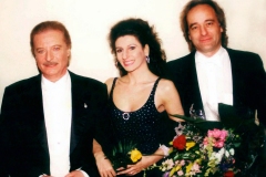 Kranichphoto- Lucia Aliberti with the legendary Spanish tenor Alfredo Kraus and the Swiss conductor Marcello Viotti-Concert-Deutsche Oper Berlin-Berlin-Dressing Room:http://www.luciaaliberti.it #luciaaliberti #alfredokraus #marcelloviotti #concert #deutscheoperberlin #berlin #tvportrait #dressingroom