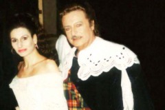 Kranichphoto-Lucia Aliberti with the legendary Spanish tenor Alfredo Kraus-Deutsche Oper Berlin-Lucia di Lammermoor-Opera-Back Stage:http://www.luciaaliberti.it #luciaaliberti #alfredokraus #deutscheoperberlin #berlin #luciadilammermoor #opera #backstage #tvportrait #tvnews