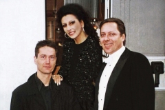 Lucia Aliberti with the Slovak conductor Peter Feranec and the Director of the Festival "Klassik am See“Joachim Arnold⚘Losheim⚘Saarbrucken⚘Open Air Concert⚘:http://www.luciaaliberti.it #luciaaliberti #peterferanec #joachimarnold #festivalklassikamsee #losheim #saarbrucken #openairconcert #laperlafashion