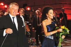 Lucia Aliberti with the Swiss conductor Roman Brogli-Sacher⚘Concert⚘Gendarmenmarkt⚘Classic Open Air⚘Berlin⚘On Stage⚘Photo taken from the TV News⚘TV Portrait⚘:http://www.luciaaliberti.it #luciaaliberti  #romanbroglisacher #gendarmenmarkt #concert #berlin #classicopenair #onstage #tvnews #tvportrait #escadafashion