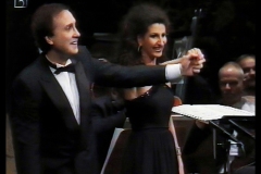 Lucia Aliberti with the American tenor Neil Schicoff⚘Deutsche Oper Berlin⚘Berlin⚘Gala Concert⚘La Traviata⚘Live TV Recording⚘On Stage⚘Photo taken from the TV⚘:http://www.luciaaliberti.it #luciaaliberti #neilschicoff #deutscheoperberlin #berlin #galaconcert #latraviata #onstage #livetvrecordng #kriziafashion