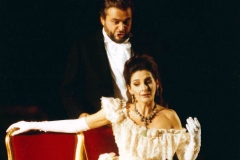 Lucia Aliberti with the French tenor Jean-Luc Viala⚘Rome Opera House"⚘Rome⚘Opera⚘"La Traviata”⚘On Stage⚘Photo taken from the TV News⚘TV Portrait⚘:http://www.luciaaliberti.it #luciaaliberti #jeanlucviala #romeoperahouse #rome #latraviata #onstage #tvnews #tvportrait #henningbrockhaus