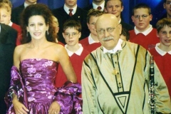 Photo Marco Mannozzi-Lucia Aliberti with the Argentine clarinettist Giora Feidman-Guests Stars-TV Show-Achtung Klassik-Munich-TV Portrait:http://www.luciaaliberti.it #luciaaliberti #giorafeidman #achtungklassik #guestsstars #munich #tvshow #tvportrait #escadafashion
