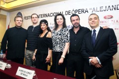 Photo Press Office Lima Opera House-Lucia Aliberti with the conductor Alessandro Vitiello-the tenor Riccardo Massi,-the mezzosoprano Daniela Barcellona,-the bass Simone Orfila,-the director Massimo Gasparon:http://www.luciaaliberti.it #luciaaliberti #danielabarcellona #ernestopalacio #simoneorfila #riccardomassi #massimogasparon #granteatronacional #lima #norma #opera #festivalalejandrogranda #pressconference #tvnews #tvportrait