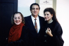 Photo Primo Gnani-Lucia Aliberti with the Spanish tenor Placido Domingo + his wife Marta-Opera-Roberto Devereux-Teatro Comunale-Bologna-Dressing Room:http://www.luciaaliberti.it #luciaaliberti #placidodomingo #teatrocomunale #bologna #opera #robertodevereux #dressingroom #video
