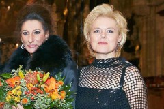 Photo Regine Sixt-Lucia Aliberti with the Hungarian-Austrian soprano Ildiko Raimondi-Stephansdom-Vienna-Christmas Charity Concert-With the Vienna Boys Choir Wiener Sängerknaben-TV Portrait:http://www.luciaaliberti.it #luciaaliberti #ildikoraimondi #stephansdon #vienna #wienersangerknaben #christmascharityconcert #tvnews #tvportrait #escadafashion