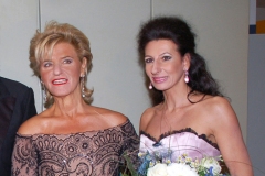 Photo Robert Telsnig-Lucia Aliberti with the Greek mezzosoprano Agnes Baltsa-Stadthalle-Charity Concert-Aids Gala-Villach-Back stage-Escada Fashion:http://www.luciaaliberti.it #luciaaliberti #agnesbaltsa #stadthalle #villach #aidsgala #charityconcert #escadafashion #tvnews #tvportrait