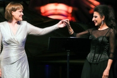Photo Toni Scholz-Lucia Aliberti with the Bulgarian mezzosoprano Vesselina Kasarova-Festival European Weeks-Bavarian Festival-Kirche St.Michael-Passau-Concert-TV Portrait:http://www.luciaaliberti.it #luciaaliberti #vesselinakasarova #festivaleuropeanweeks #bavarianfestival #kirchestmichael #passau #concert #tvnews #tvportrait #laperlafashion