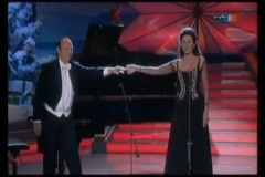 Photo taken from the TV Show-Lucia Aliberti with the American pianist Stephen Hess-Winterfest Der Traume-Christmas TV Show-Guest Star-Florian Silbereisen Moderator-Live TV Recording-Photo taken from the TV Show⚘Escada Fashion:http://www.luciaaliberti.it #luciaaliberti #floriansilbereisen #winterfestdertraume #avemaria #schubert #livetvrecording #christmastvshow #gueststar #escadafashion