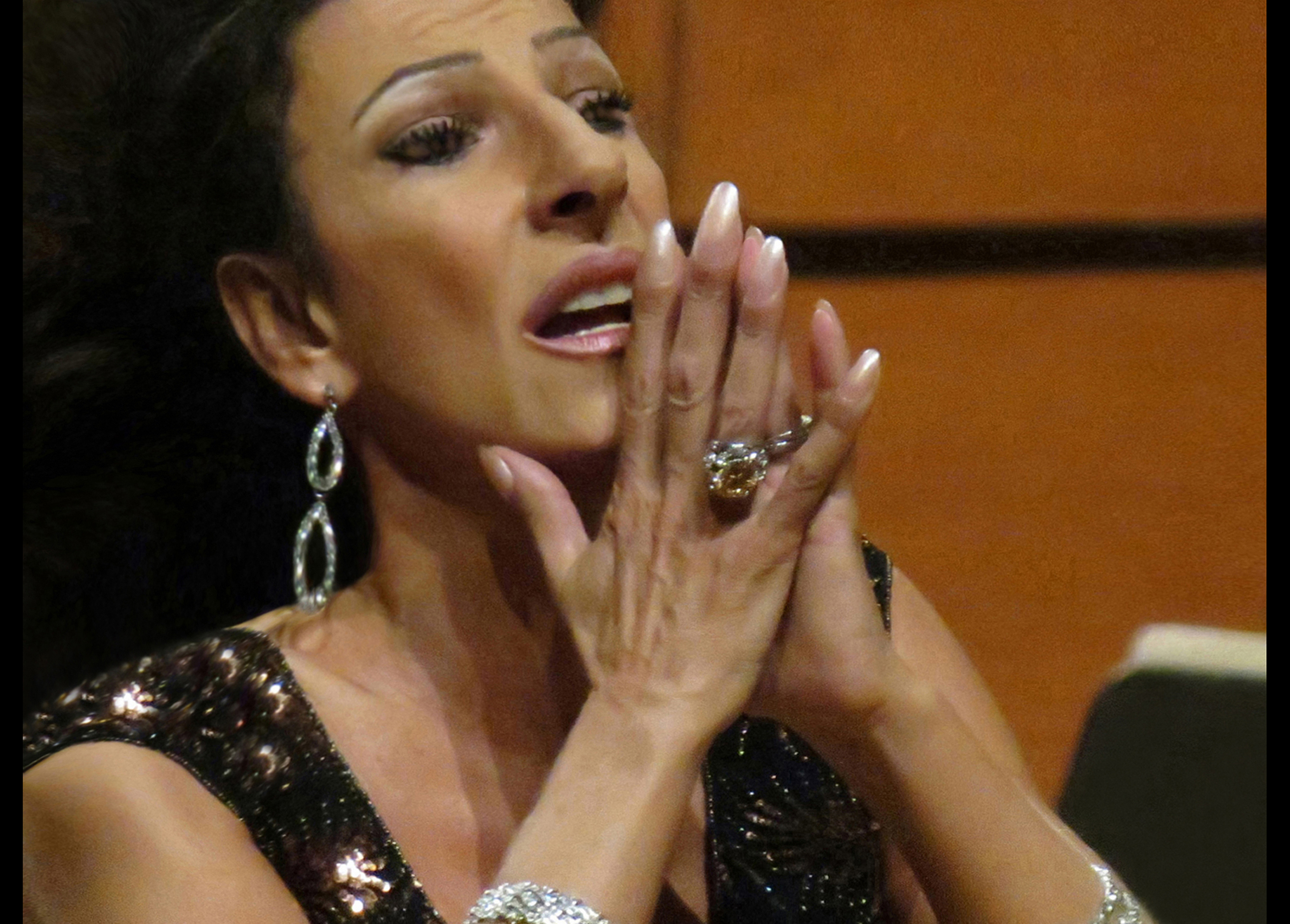 Lucia Aliberti⚘Auditorium⚘Milan⚘Concert⚘Orchestra Sinfonica Di Milano Giuseppe Verd⚘Milan⚘TV Portrait⚘On Stage⚘Photo taken from the TV⚘Escada Fashion⚘:http://www.luciaaliberti.it #luciaaliberti #auditorium #concert #milan #orchestrasinfonicadimilanogiuseppeverdi #onstage #escadafashion
