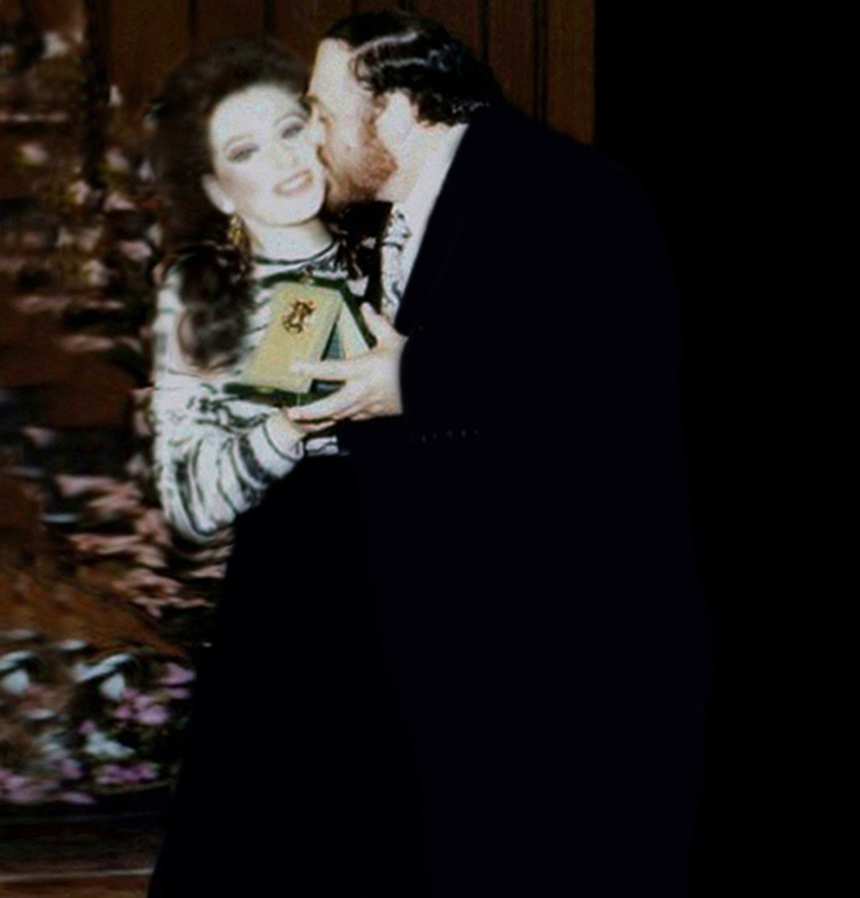 Lucia Aliberti⚘Receives the "Award Circolo Lirico Luciano Pavarotti" from the legendary tenor Luciano Pavarotti⚘Concert⚘"Lucia di Lammermoor"⚘Duet⚘Carpi⚘Photo taken from the TV News⚘:http://www.luciaaliberti.it #luciaaliberti #lucianopavarotti #awardcircololiricolucianopavarotti #carpi #concert #duet #luciadilammermoor #tvnews #tvportrait