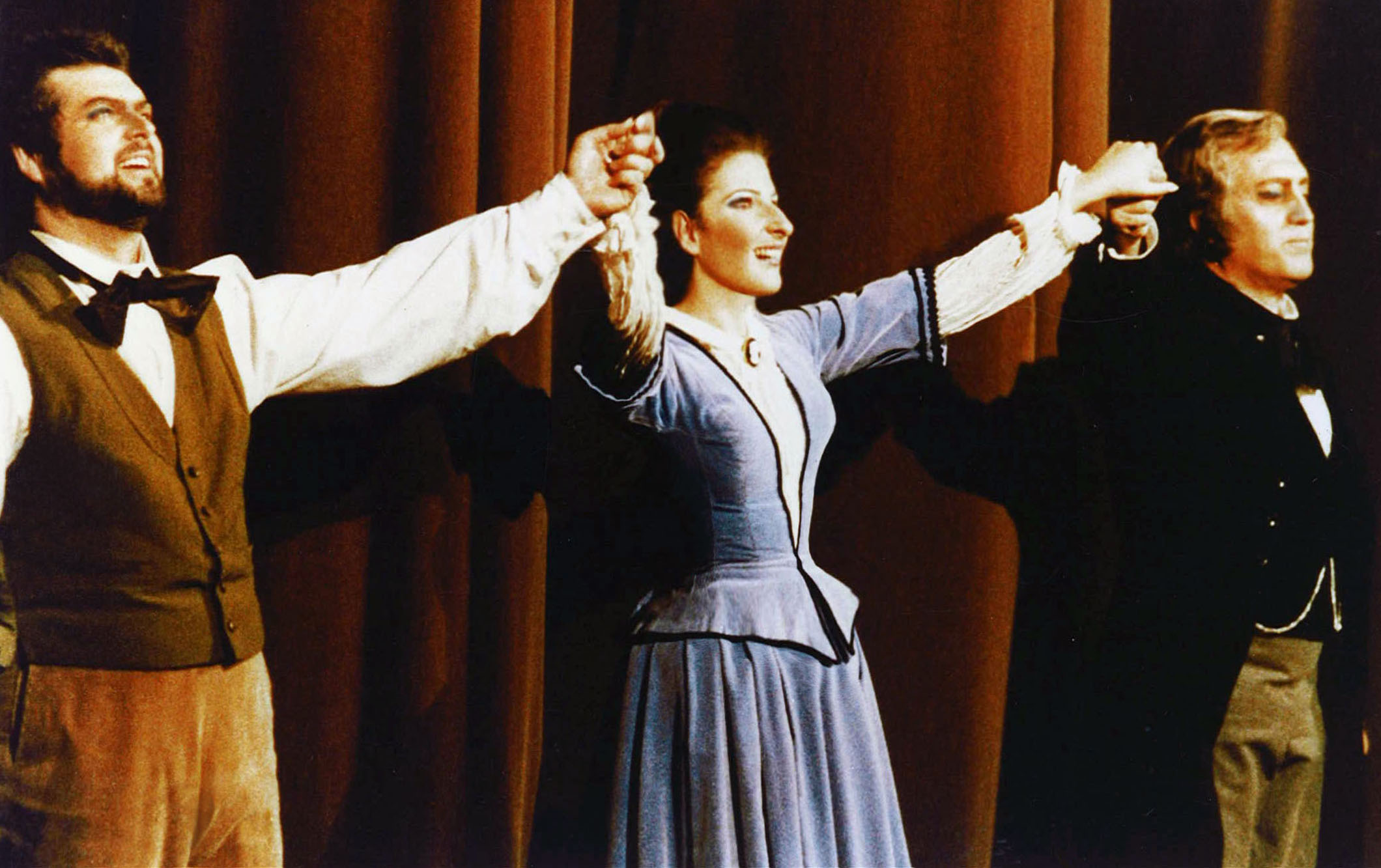 Lucia Aliberti with the tenor Peter Dvorsky and the baritone Piero Cappuccilli⚘Deutsche Oper Berlin⚘Berlin⚘Opera⚘"La Traviata"⚘On Stage⚘Photo taken from the TV News⚘TV Portrait⚘:http://www.luciaaliberti.it #luciaaliberti #peterdvorsky #pierocappuccilli #deutscheoperberlin #berlin #latraviata #opera #onstage #tvnews #tvportrait
