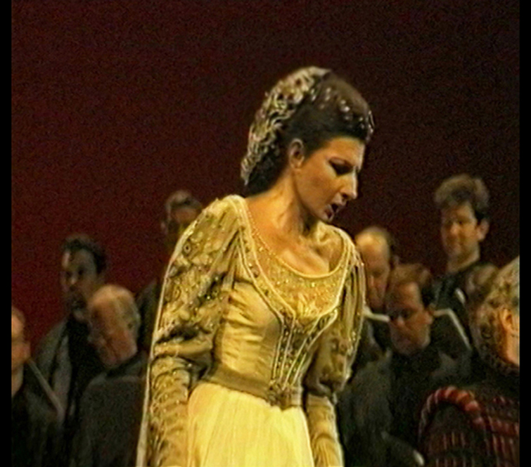 Lucia Aliberti⚘Deutsche Oper Berlin⚘Berlin⚘Opera⚘Anna Bolena⚘On Stage⚘Photo taken from the TV⚘DW TV Portrait⚘:http://www.luciaaliberti.it #luciaaliberti #deutscheoperberlin #opera #annabolena #berlin #onstage #dwtvportrait