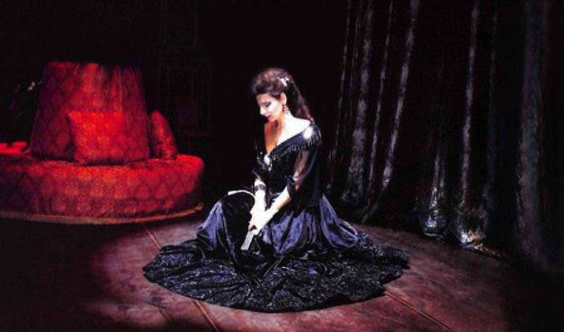 Lucia Aliberti⚘Tokyo Bunka Kaikan⚘Tokyo⚘Opera⚘"La Traviata"⚘On Stage⚘Photo taken from the TV Portrait⚘:http://www.luciaaliberti.it #luciaaliberti #tokyobunkakaikan #tokyo #latraviata #opera #onstage