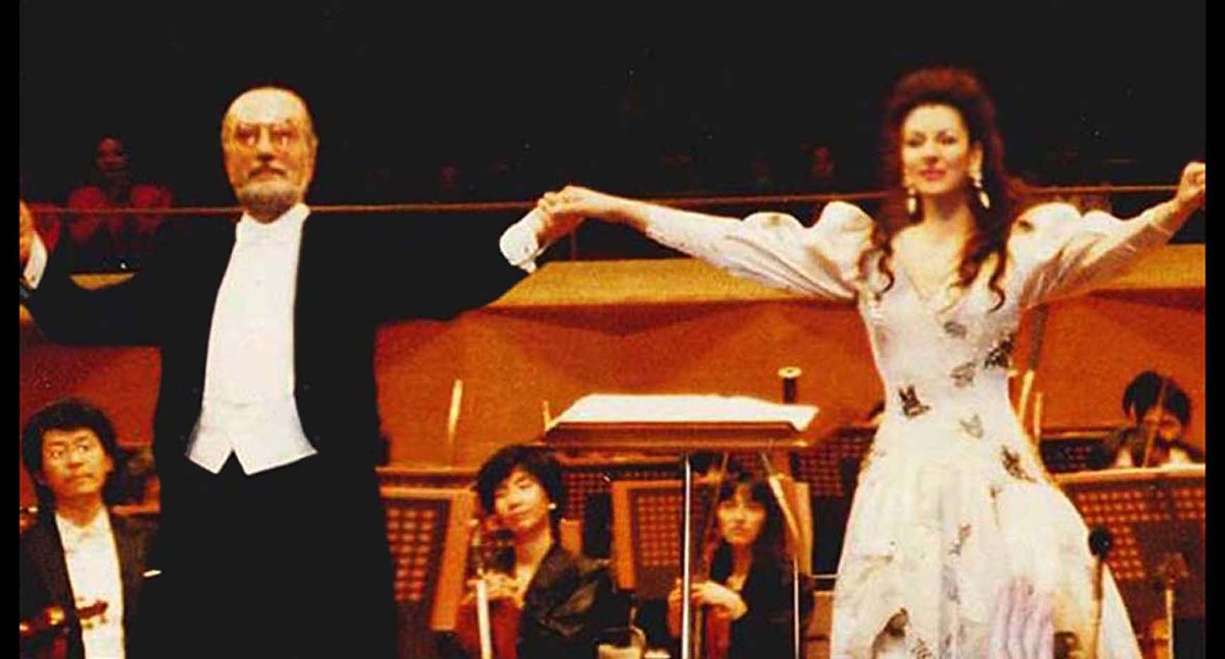 Lucia Aliberti with the baritone Renato Bruson⚘Suntory Hall⚘Tokyo⚘Opera⚘"La Traviata”⚘Live CD and TV Recording⚘Concert⚘On Stage⚘Photo taken from the TV⚘:http://www.luciaaliberti.it #luciaaliberti #peterdvorsky #renatobruson #robertopaternostro #suntoryhall #tokyo #latraviata #opera #livecdrecording #livetvrecording #onstage #hanaemorifashion