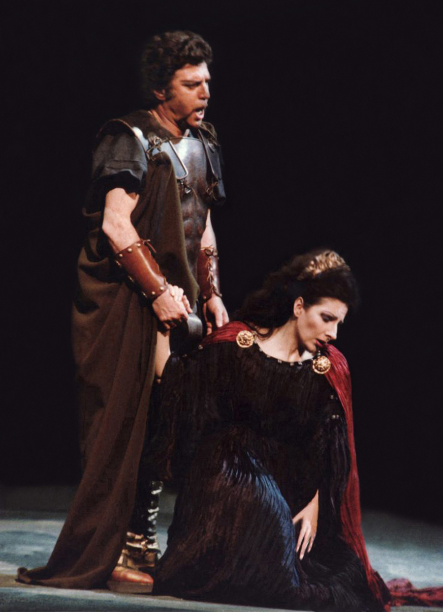 Lucia Aliberti with the tenor Nicola Martinucci⚘Opera "Norma"⚘Teatro Bellini⚘Catania⚘On Stage⚘Photo taken from the TV News⚘Video⚘:http://:www.luciaaliberti.it #luciaaliberti #nicolamartinucci #teatrobellini #catania #norma #opera #onstage #tvnews #video