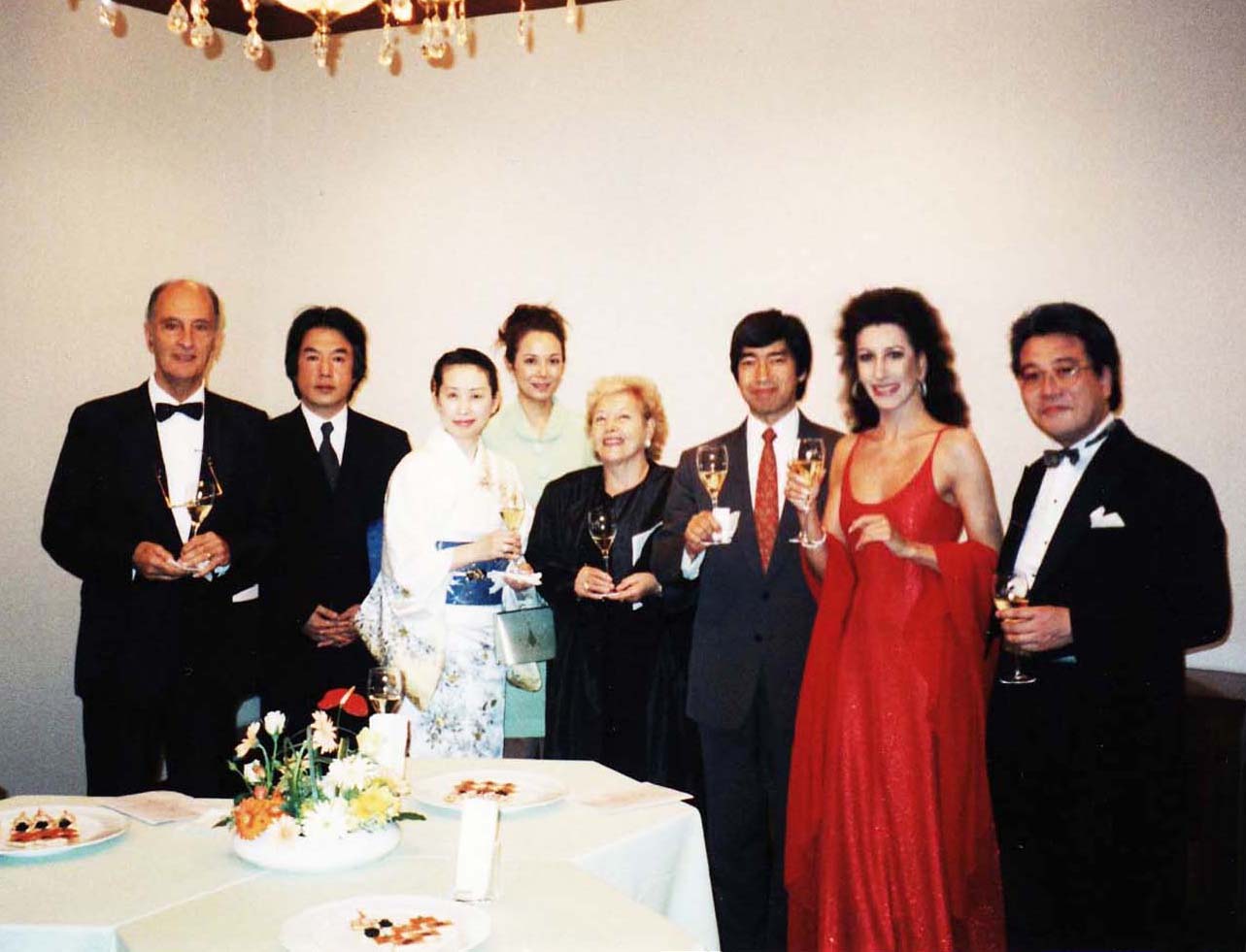 Lucia Aliberti with her Parents,the conductor Shunsaku Tsutsumi,the Members of the Imperial House of Japan and the manager Akihiko Matsumura⚘They made compliments to Lucia Aliberti⚘Suntory Hall⚘Tokyo⚘Gala Concert⚘Dressing Room⚘DVD Recording⚘Photo taken from the Video⚘:http://www.luciaaliberti.it #luciaaliberti #shunsakutsutsumi #masatakamatsumura #akihikomatsumura #membersoftheimperialhouseofjapan #suntoryhall #tokyo #dvdrecording #japantour #video #dressingroom