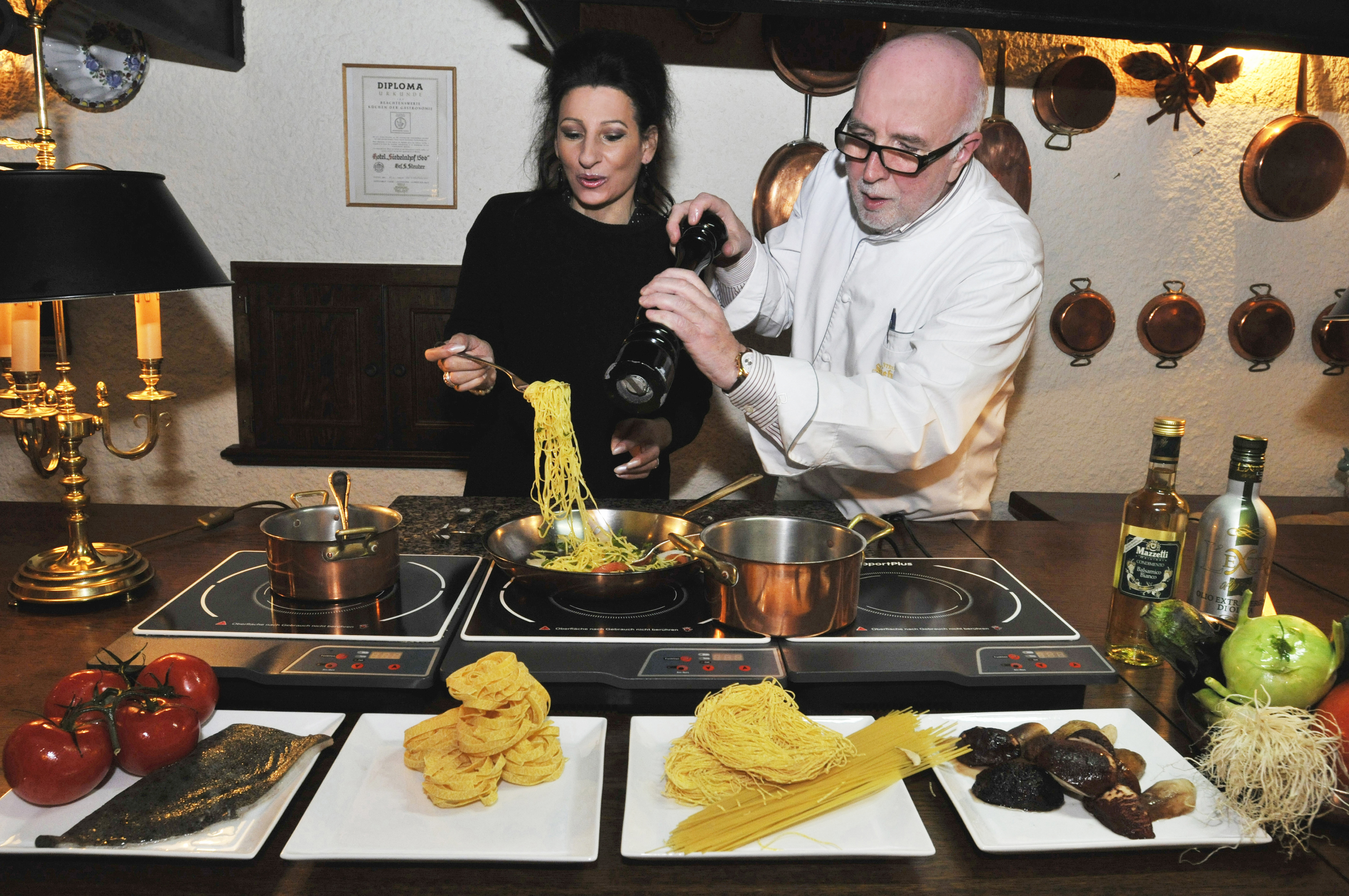 Lucia Aliberti with the Gourmet Cook Erich W. Steuberher⚘Cooking⚘Passion⚘Hilchenbach⚘Photo taken from the Newspaper⚘:http://www.luciaaliberti.it #luciaaliberti #erichwsteuber #hilchenbach #cooking #passion