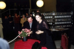 Kranichphoto-Lucia Aliberti with Fans-Deutsche Oper-Berlin-Autograph Session-Fans-Wolford Fashion:http://www.luciaaliberti.it #luciaaliberti #belcantosymposion #deutscheoperberlin #berlin #autographsession #fans #wolfordfashion