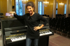Lucia Aliberti⚘Regensburg Theater⚘Regensburg⚘Concert⚘Rehearsals⚘Lucia loves Milka Chocolade⚘Break Time⚘:http://www.luciaaliberti.it #luciaaliberti #regensburgtheater #regensburg #concert #milkachocolade #breaktime