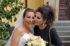 Lucia Aliberti with her great friend Bernadette Herzog⚘Wedding⚘Dusseldorf⚘Armani Fashion⚘:http://www.luciaaliberti.it #luciaaliberti #bernadetteherzog #wedding #dusseldorf #armanifashion