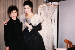 Lucia Aliberti with her"Tata Teresa"⚘Wiener Staatsoper⚘Vienna⚘Opera⚘"Maria Stuarda"⚘Dressing Room⚘Makeup Session⚘:http://www.luciaaliberti.it #luciaaliberti #wienerstaatsoper #vienna #mariastuarda #opera #dressingroom #makeupsession