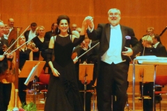 Lucia Aliberti with the conductor Frantisek Drs⚘Concert⚘Prag⚘On Stage⚘:http://www.luciaaliberti.it #luciaaliberti #frantisekdrs #prag #concert #onstage