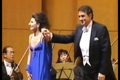 Lucia Aliberti with the Spanish tenor Placido Domingo⚘Special Gala Concert⚘Fukuoka⚘Japan Tour⚘On Stage⚘Live Tv Recording⚘Photo taken from the TV⚘:http://www.luciaaliberti.it #luciaaliberti #placidodomingo #fukuoka #japantour #concert #onstage #livetvrecording