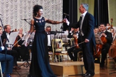 Lucia Aliberti with the Austrian conductor Wolfgang Harrer⚘Congress Centre⚘Ashgabat⚘Special Concert in Honor of President Gurbanguly Berdimuhamedov⚘Turkmenistan⚘Photo taken from the TV News⚘:http://www.luciaaliberti.it #luciaaliberti #wolfgangharrer #congresscentre #ashgabat #turkmenistan #specialconcert #tvrecording #kriziafashion
