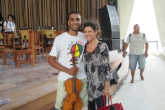 Lucia Aliberti with the first cellist of the Trancoso Festival Orchestra⚘"Trancoso Festival"⚘Brazil⚘Rehearsals⚘:http://www.luciaaliberti.it #luciaaliberti #trancosofestival #trancoso #brazil #rehearsals
